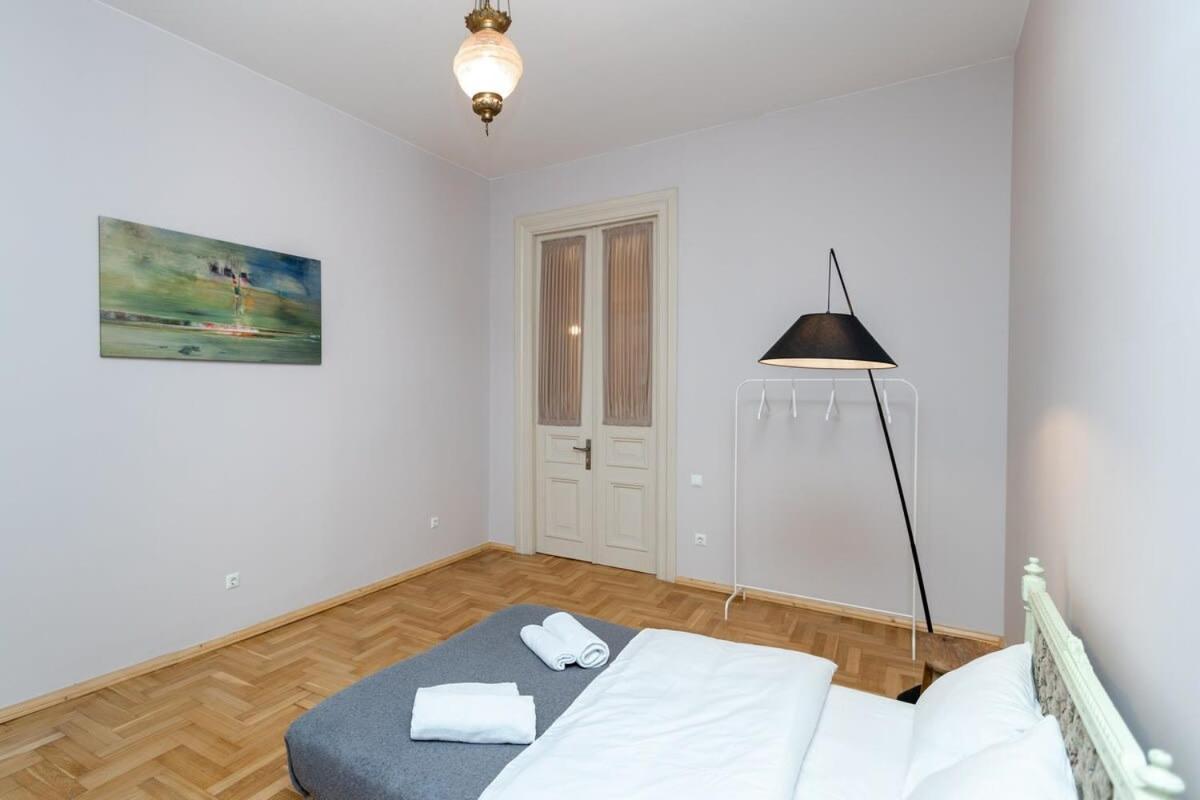 Stylish 2Br Apt In The Heart Of Old Tbilisi ภายนอก รูปภาพ