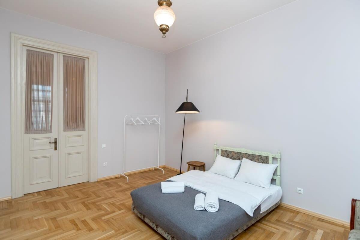 Stylish 2Br Apt In The Heart Of Old Tbilisi ภายนอก รูปภาพ